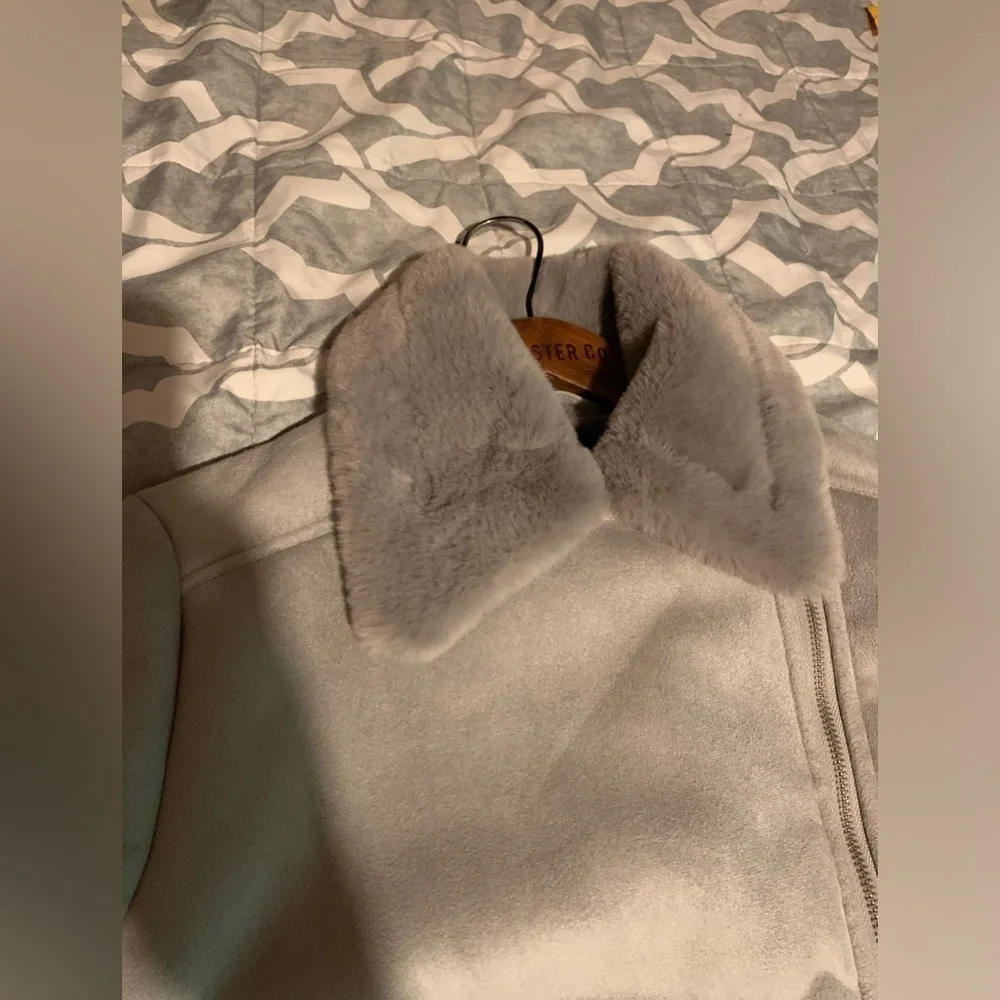 FINAL PRICE DROP NWT Hollister small warm and fuzzy faux suede and faux fur coat - Picture 8 of 9